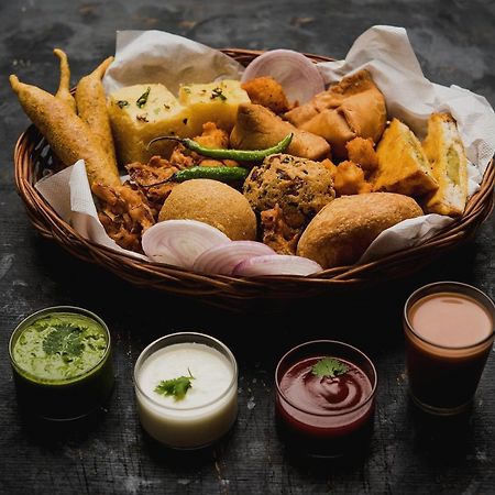 Capital O Bvh Hospitality Near Pvr Ansal Plaza Greater Noida Otel Dış mekan fotoğraf