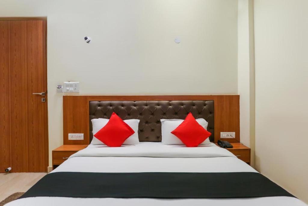 Capital O Bvh Hospitality Near Pvr Ansal Plaza Greater Noida Otel Dış mekan fotoğraf