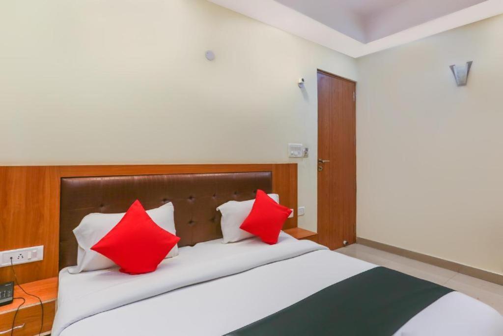 Capital O Bvh Hospitality Near Pvr Ansal Plaza Greater Noida Otel Dış mekan fotoğraf